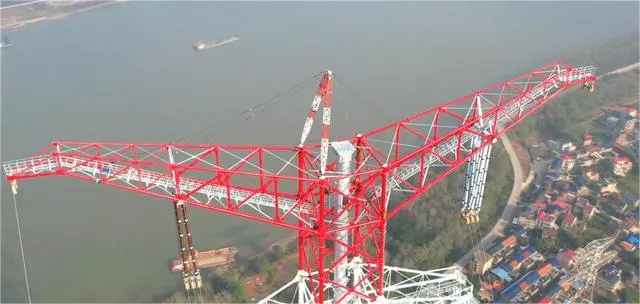 Yangtze Boyunca Dönüşüm: Wuhan-Nanchang Yüksek Gerilim Enerji Hattı Yeni Zirvelere Yükseliyor